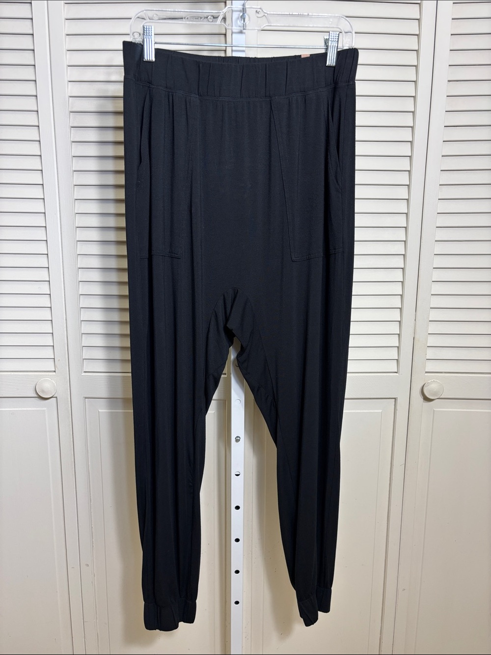 Lunya Soft Draped Joggers Elastic Waist and Cuffs Size Large